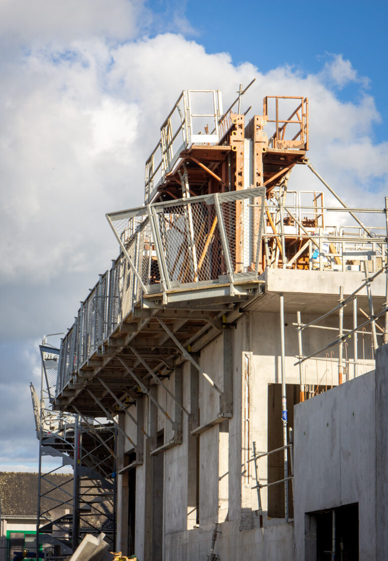 Elévation du R+1 du bâtiment A et préparation du coulage du rez-de-chaussée haut bâtiment B