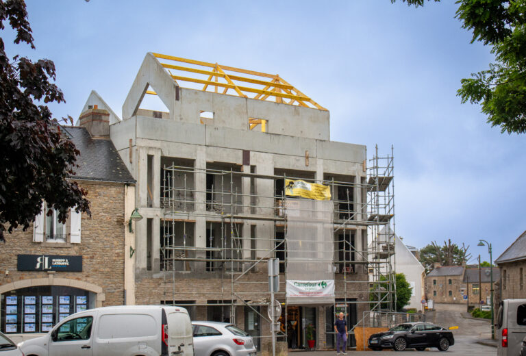 Gros oeuvre bâtiment A terminé et début de la charpente